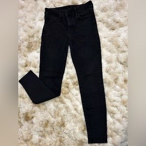 •black American Eagle jeans 
•ne(x)t level stretch
•hi-rise jeggings
•size: 8